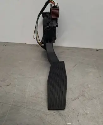 Opel Insignia A Accelerator throttle pedal 13237352