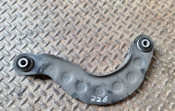 Volvo V40 Rear control arm 31406582