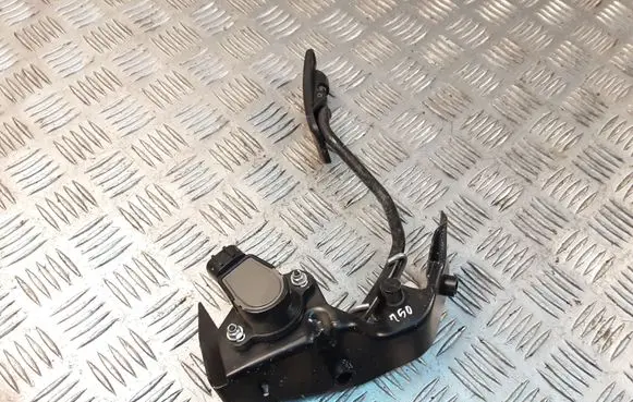 Toyota Avensis T250 Accelerator throttle pedal