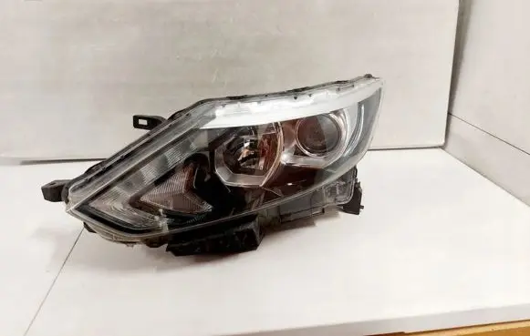 Nissan Qashqai Headlight/headlamp