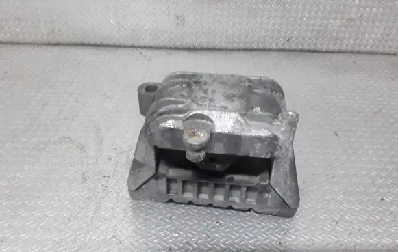 Skoda Octavia Mk2 (1Z) Engine mount bracket 1K0199262