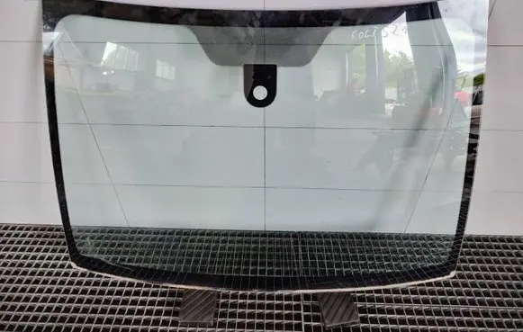 Mitsubishi Colt Front windscreen/windshield window 