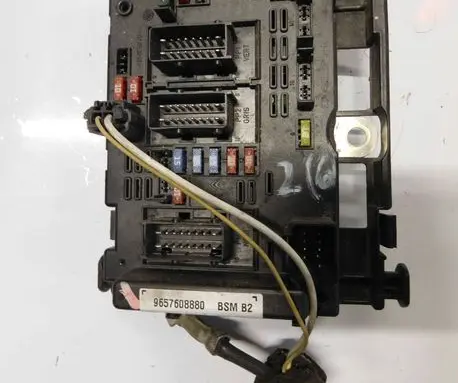 Peugeot 307 Fuse module 9657608880 BSM-B2