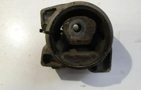 Engine mount bracket