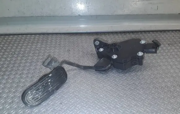 Lexus IS 220D-250-350 Accelerator throttle pedal 7811053030