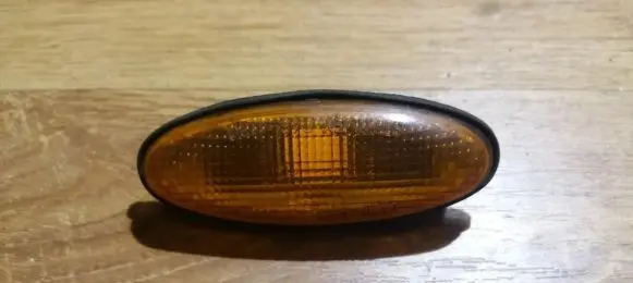 Mazda 626 Front fender indicator light 0464120 046-4120