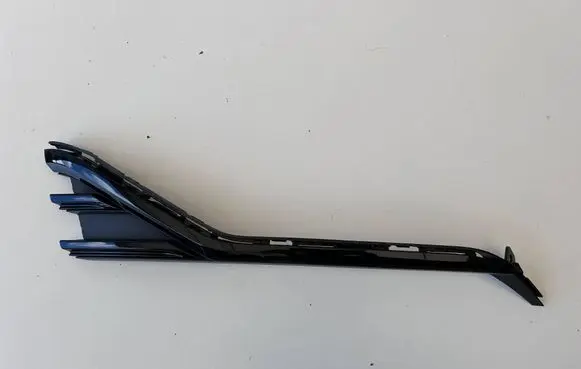 Volkswagen Touareg III Front bumper lower grill 760858598A