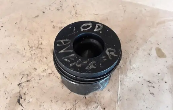 Dodge Avenger Piston SR2