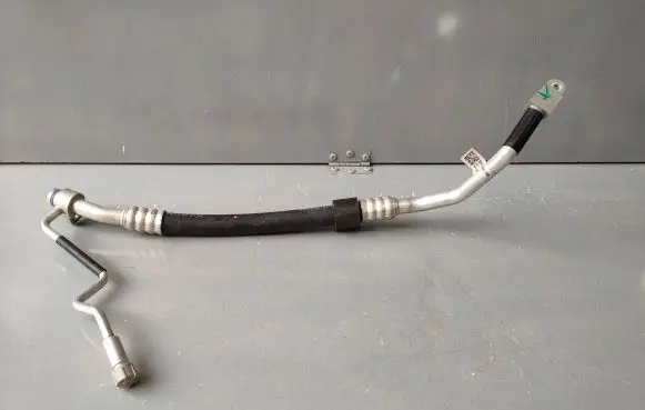 Audi A4 S4 B9 Air conditioning (A/C) pipe/hose 8W1816740