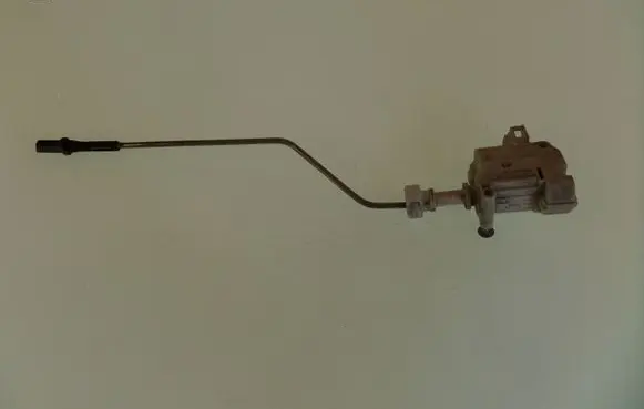 Volkswagen PASSAT B6 Fuel tank cap lock 1K6810773