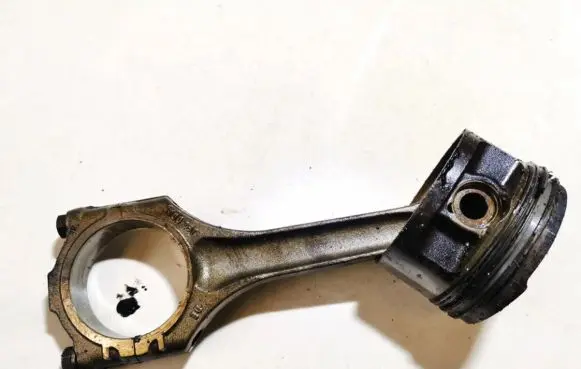 Ford Galaxy Piston with connecting rod 021E