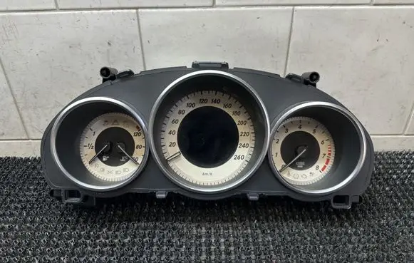 Mercedes-Benz E W212 Speedometer (instrument cluster) A2129000725 A2C87305900 2129013705