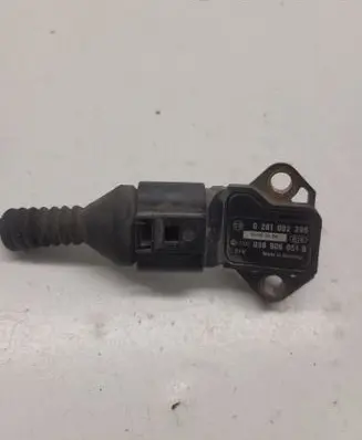Volkswagen Golf V Air pressure sensor 0281002399 038906051B