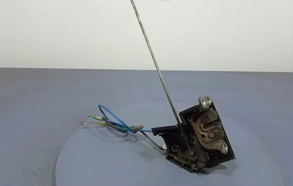 Toyota Sienna XL20 II Rear door lock