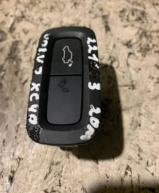 Volvo XC40 Tailgate/boot open switch button 