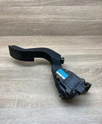 Audi A6 S6 C5 4B Accelerator throttle pedal 8D1723523G 6PV007770