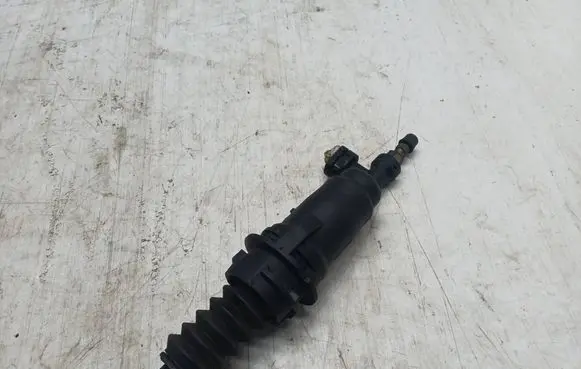 Peugeot 607 Clutch slave cylinder