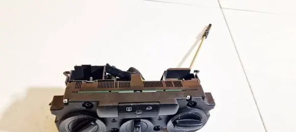 Volkswagen Golf V Climate control unit