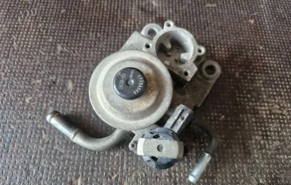 Mitsubishi L200 Fuel filter bracket/mount holder 1770A048