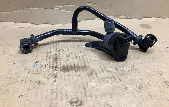 BMW M4 F82 F83 Breather/breather pipe/hose 7636149 7848454