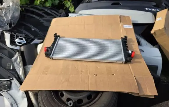 Opel Astra J Intercooler radiator 13311080