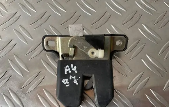 Audi A4 S4 B5 8D Tailgate/trunk/boot lock/catch/latch 8D5827505
