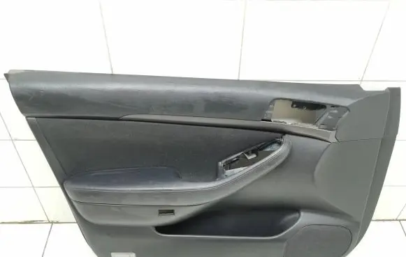 Toyota Avensis T250 Front door card panel trim 621T537 335327 30720