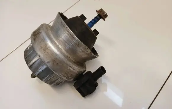 Audi A6 S6 C6 4F Engine mount bracket 4f0199382h
