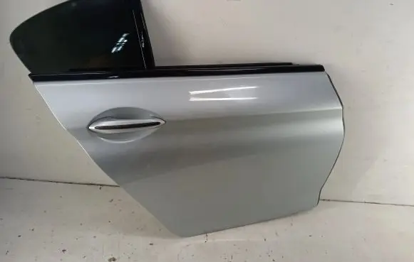 BMW M6 Rear door