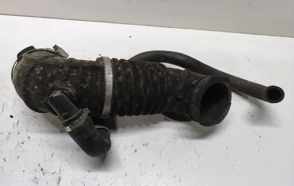 Volvo S40, V40 Air intake hose/pipe 30620802 91064300A7