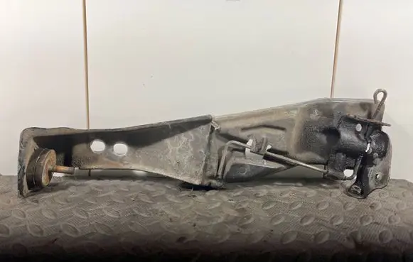 Audi A6 S6 C4 4A Radiator mount bracket 4A0805807