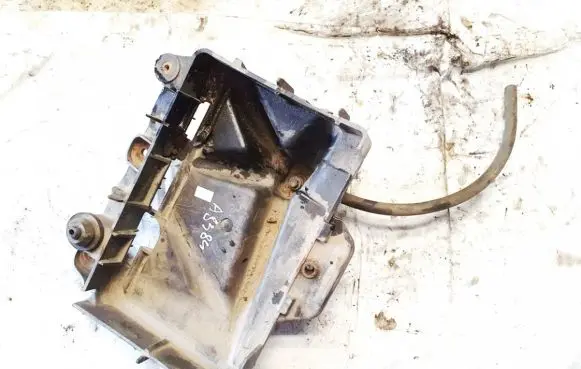 Skoda Praktik (5J8) Battery box tray 6q0915331