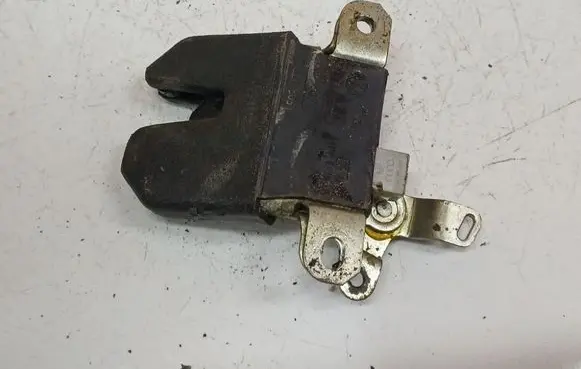 Skoda Superb B5 (3U) Tailgate/trunk/boot lock/catch/latch 827505