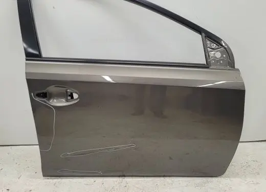 Toyota Auris E180 Front door 