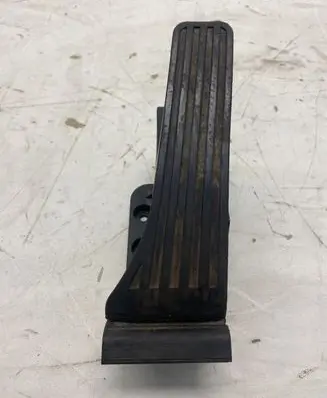 Mercedes-Benz C W204 Accelerator throttle pedal A2043000004