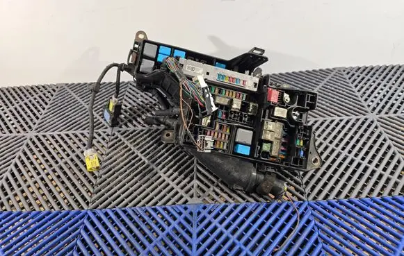 Lexus IS III XE30 Fuse module