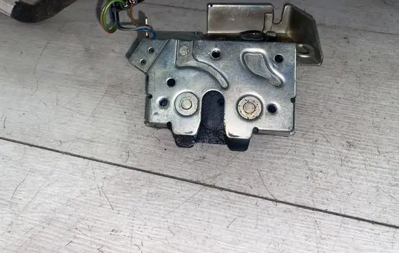 Ford Mondeo Mk III Tailgate boot lock/latch motor F00P2ED429