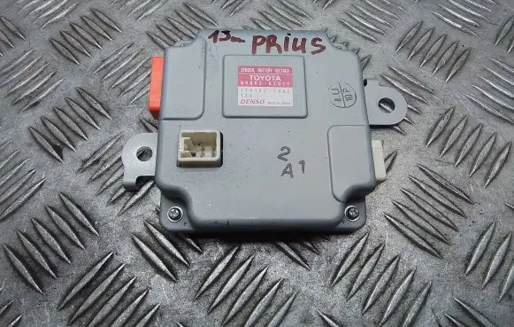 Toyota Prius (XW30) Battery control module 8989252011 1751007462