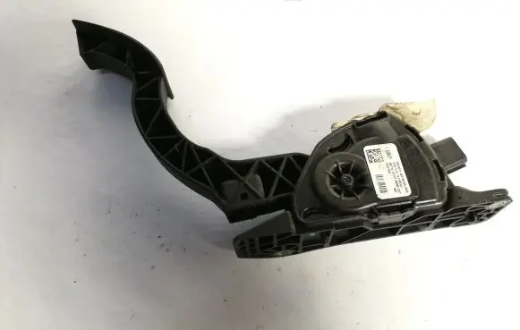 Ford Focus Accelerator throttle pedal BV619F836AB