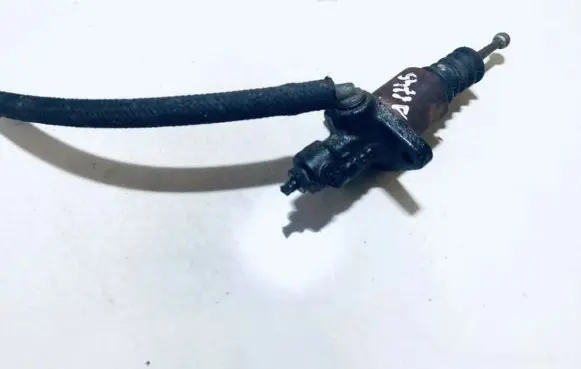 Volkswagen PASSAT B4 Clutch master cylinder 