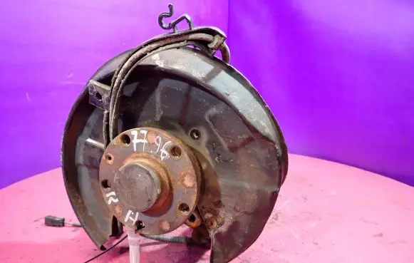 Audi A4 S4 B7 8E 8H Rear wheel hub spindle/knuckle 