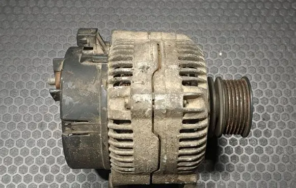 Volkswagen Golf IV Generator/alternator 0123310037 037903025B