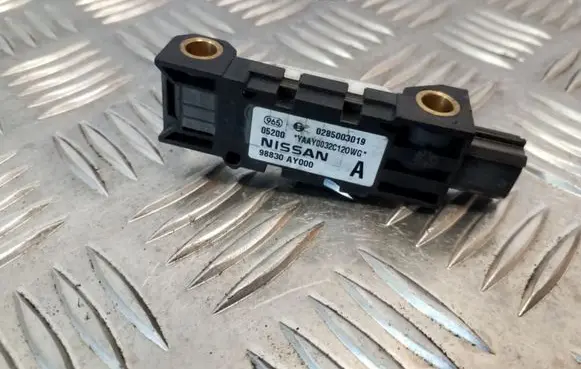 Nissan Primera Airbag deployment crash/impact sensor 98830AY000 0285003019