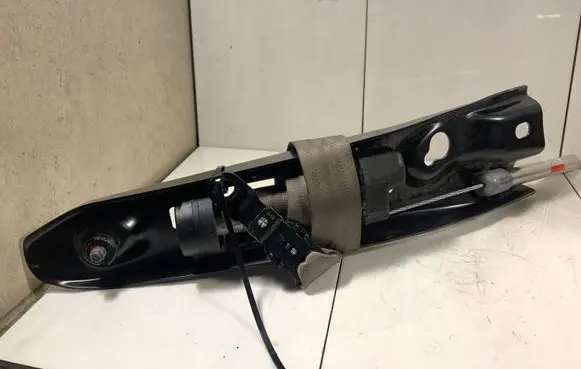 Volvo XC90 Front seatbelt 8092
