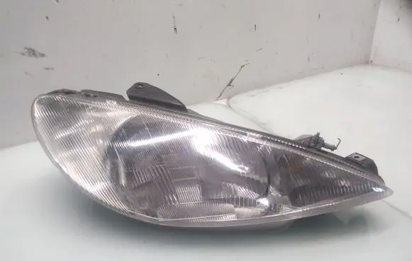 Peugeot 206 Headlight/headlamp 205705B