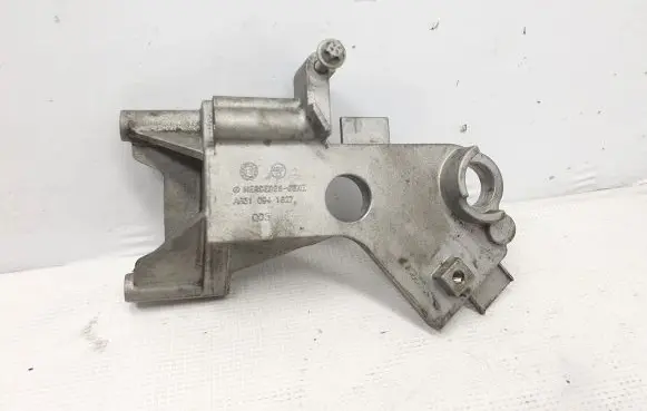 Mercedes-Benz C W205 Air filter cleaner box bracket assembly A6510941627