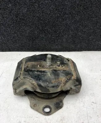 Mitsubishi Pajero Engine mount bracket
