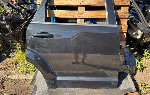 Dodge Journey Rear door