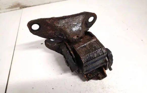 Mazda 6 Engine mount bracket