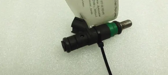 Audi A8 S8 D3 4E Fuel injector 06C133551